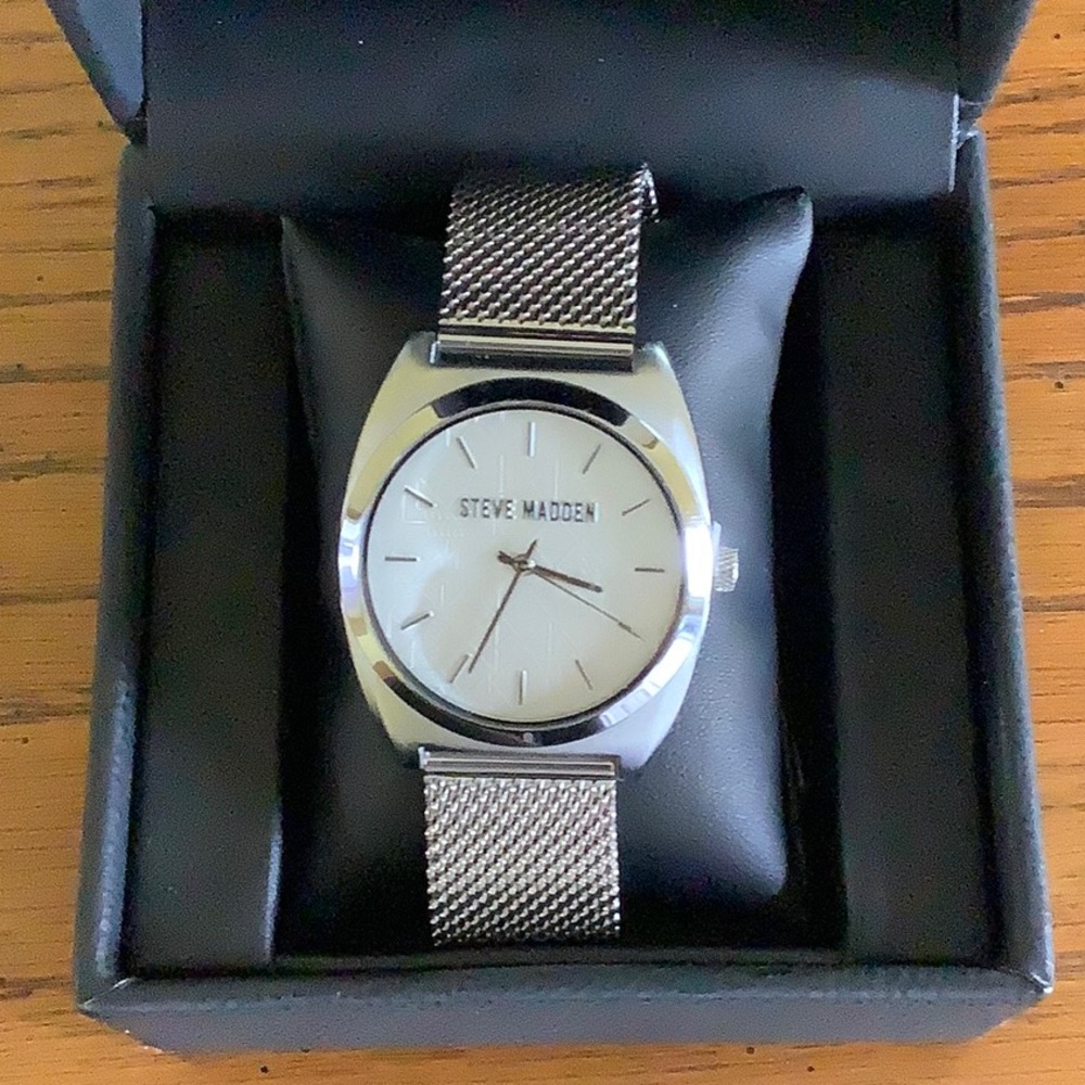 Steve Madden Silver Women’s Watch Mesh Band NEW